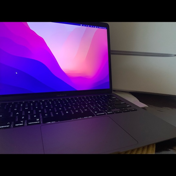 Selling 13 inch MacBook Air (spay grey)